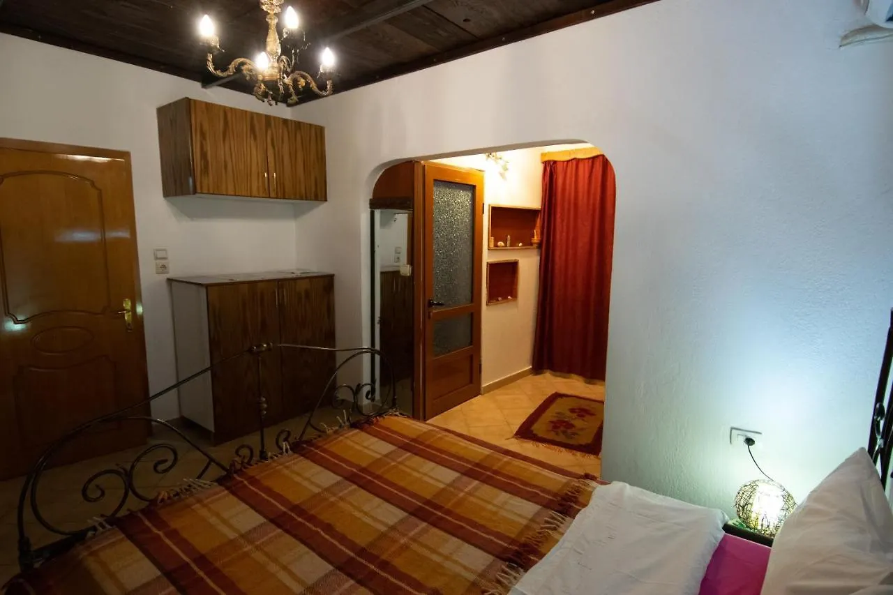 Guesthouse Mele Gjirokaster 3*,