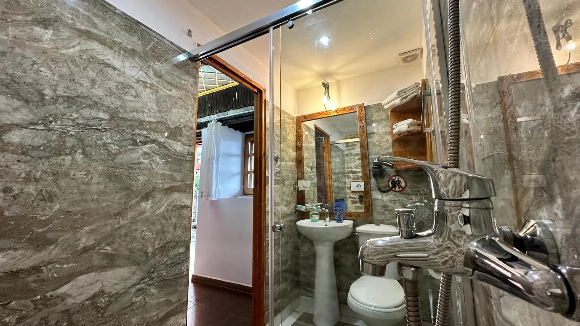 Guesthouse Mele Gjirokaster Albania