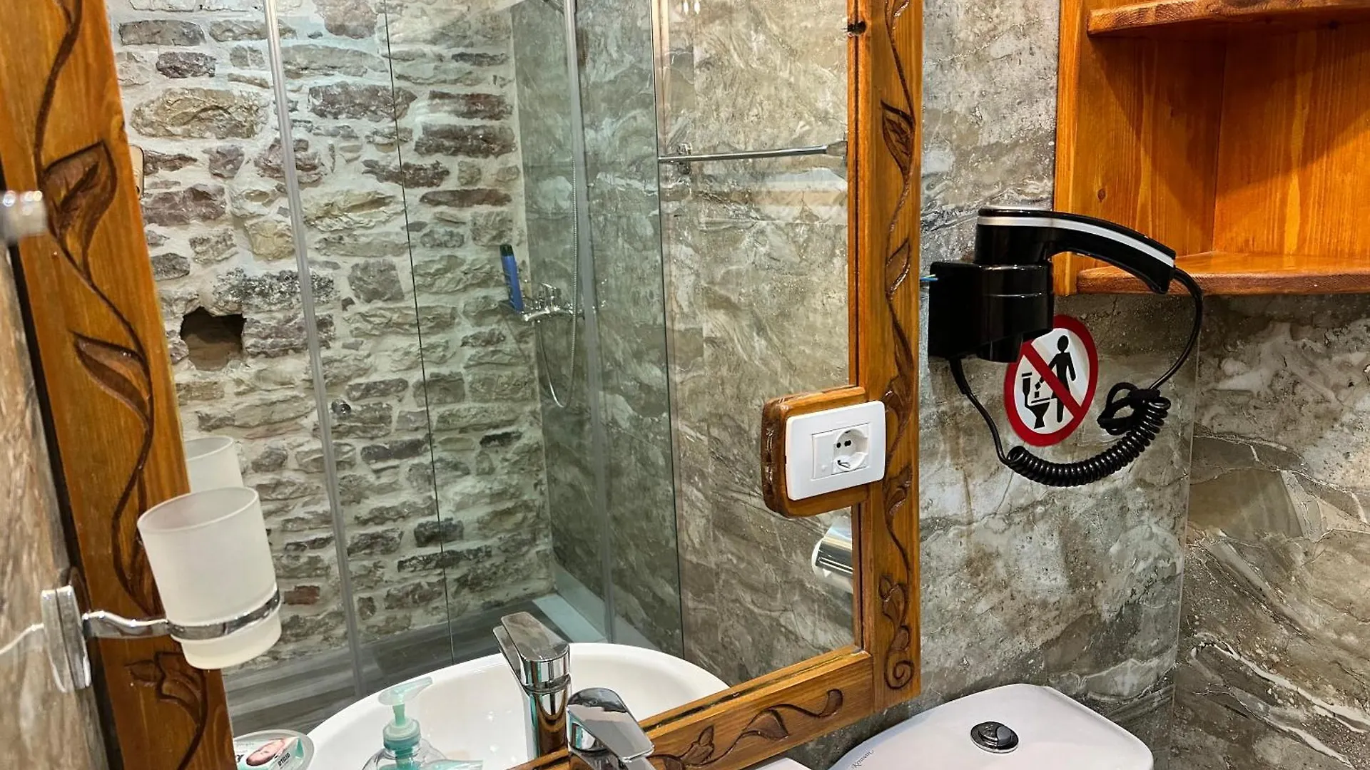 Guesthouse Mele Gjirokaster Albania