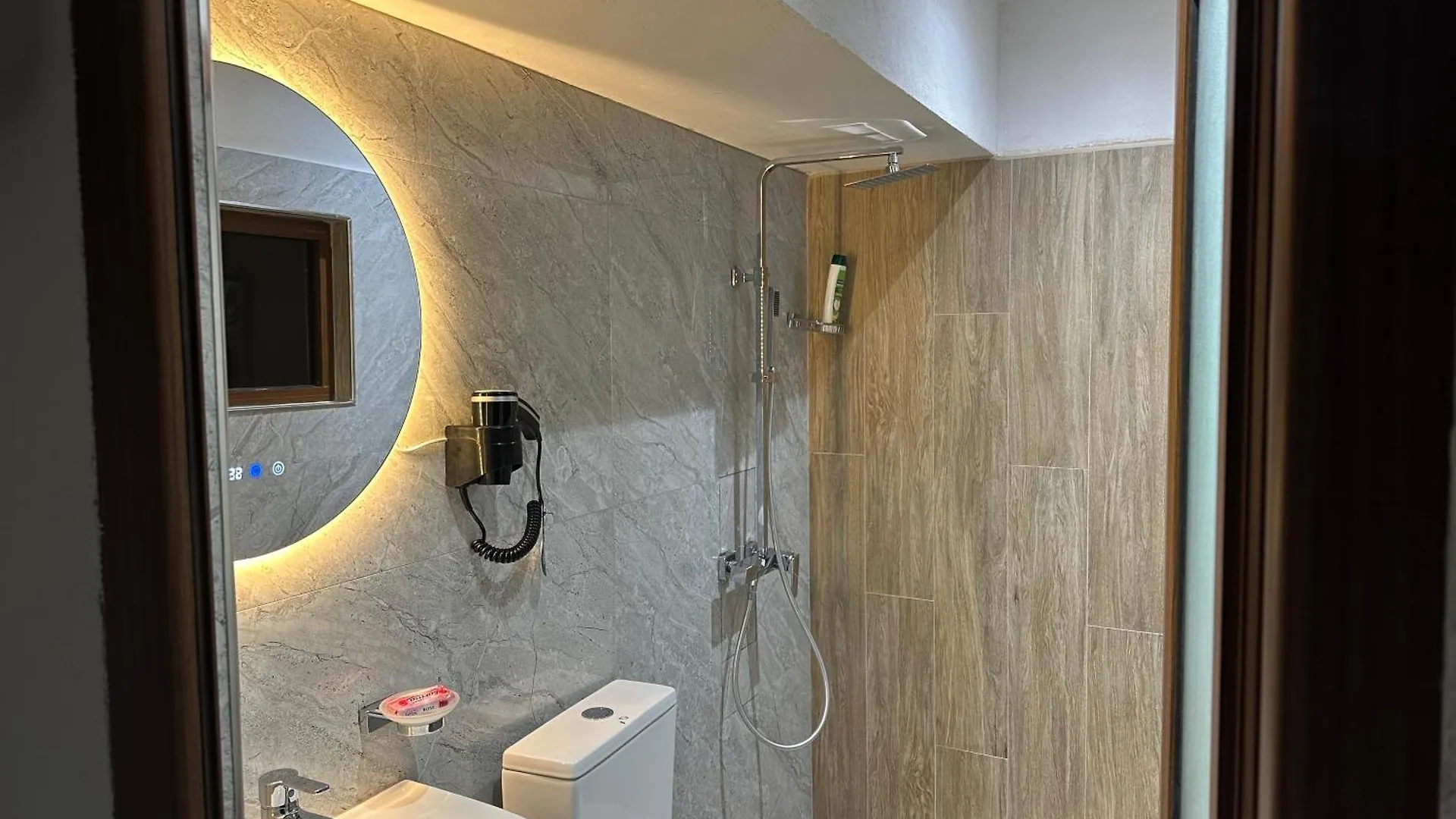 Guesthouse Mele Gjirokaster Bed & Breakfast