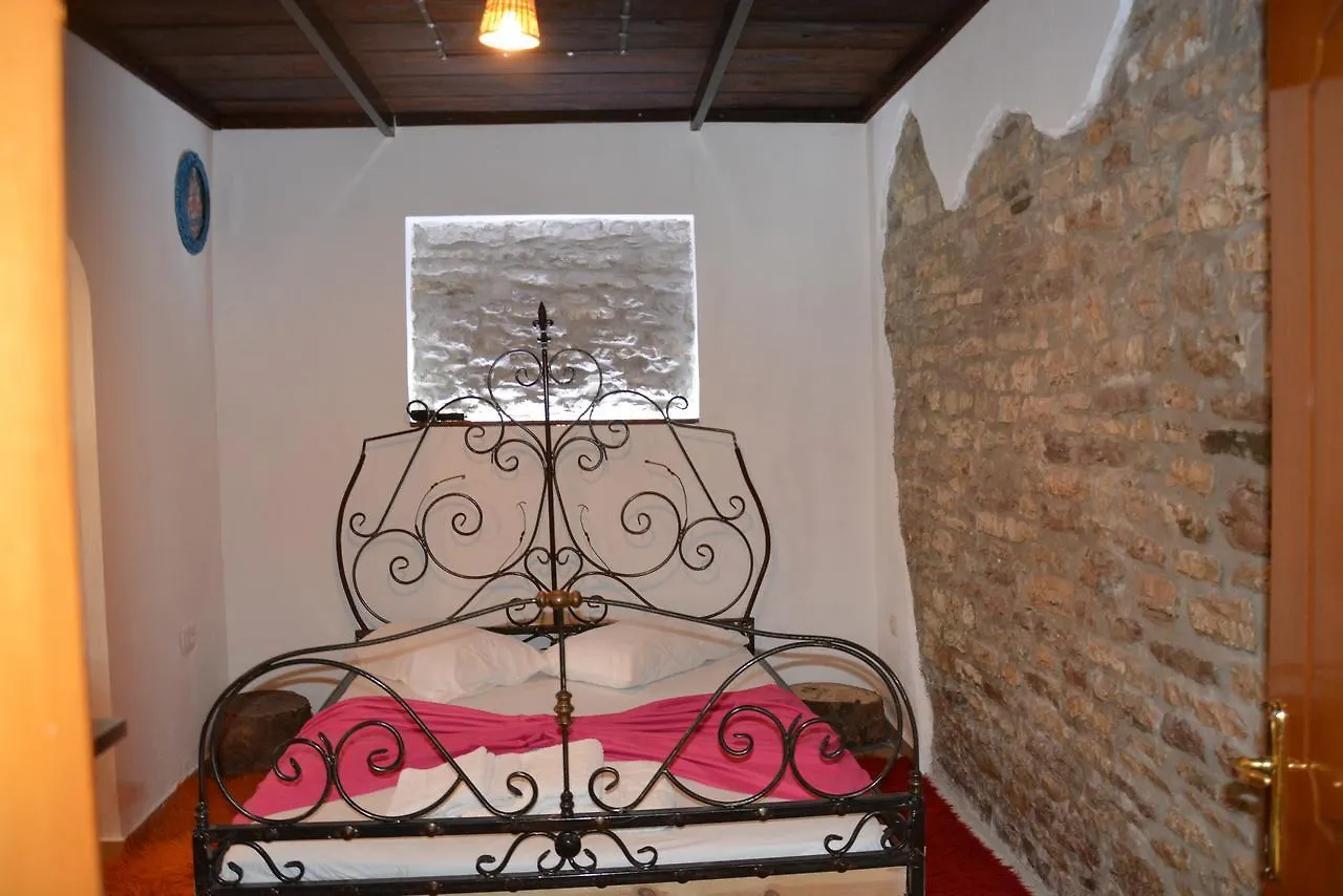 Guesthouse Mele Gjirokaster 3*,