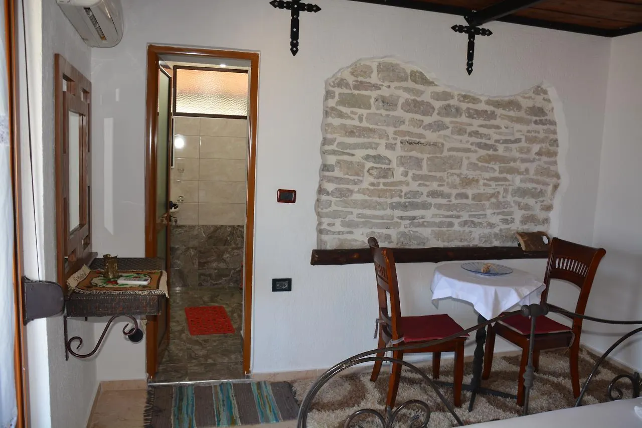 Guesthouse Mele Gjirokaster 3*,