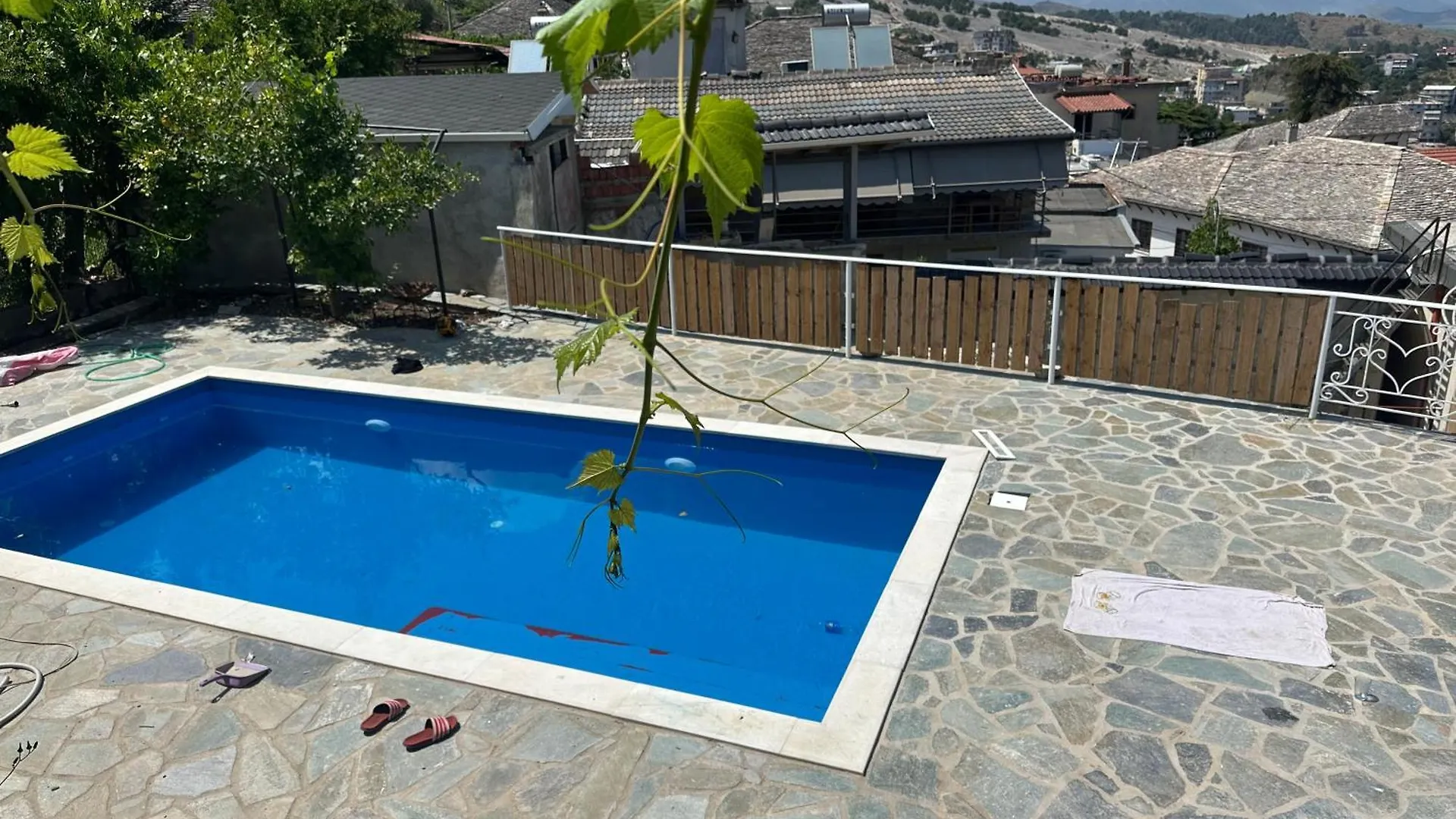 Guesthouse Mele Gjirokastra Nocleg ze śniadaniem