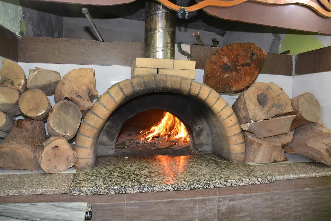 Guesthouse Mele Gjirokastra Nocleg ze śniadaniem